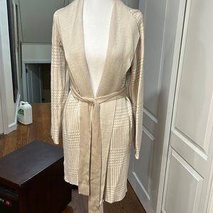 BRAND NEW ANN TAYLOR beige and white sweater in houndstooth design in Me…